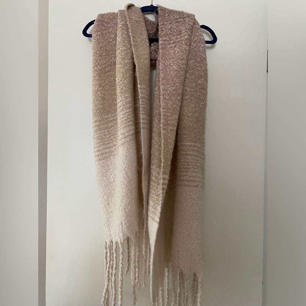 Scarf shawl with fringe by Mer Sea